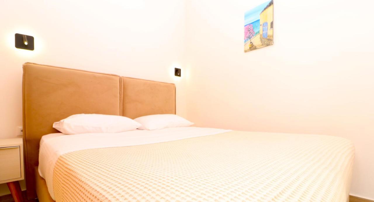 Fegi Rooms Himarë Extérieur photo