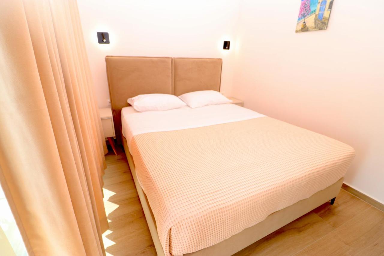 Fegi Rooms Himarë Extérieur photo