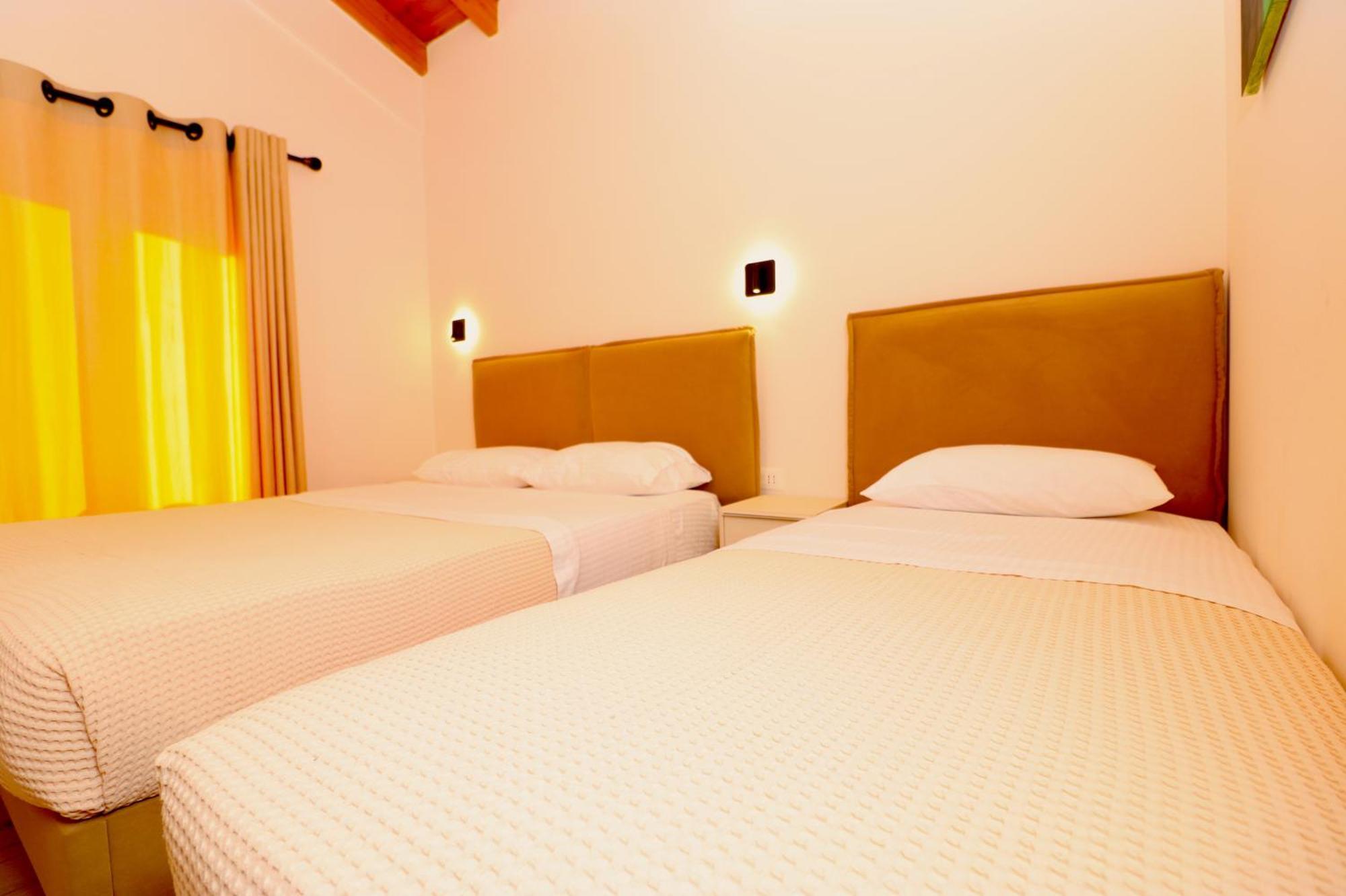 Fegi Rooms Himarë Extérieur photo