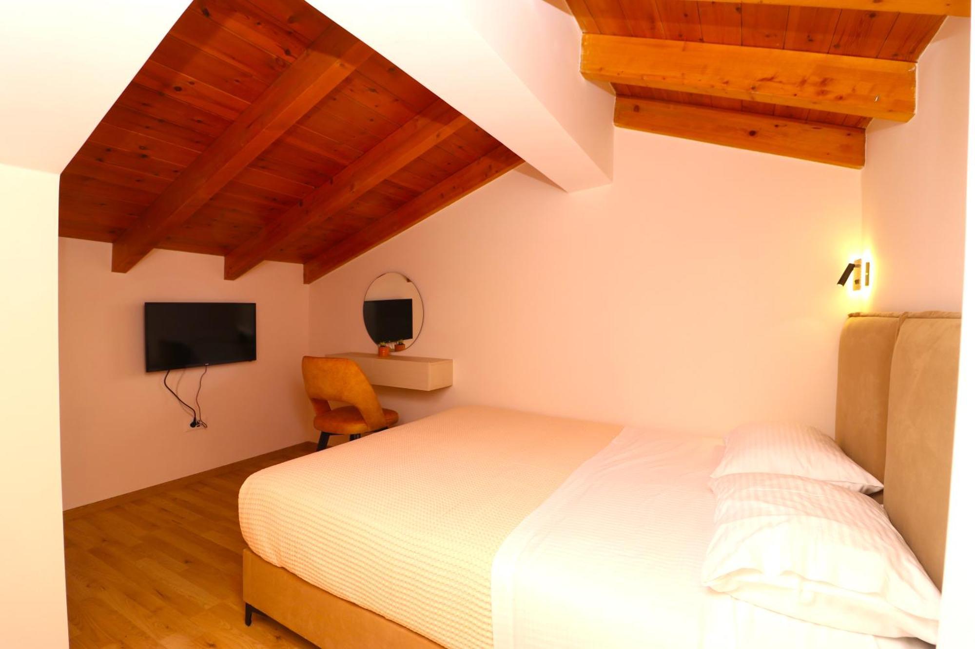 Fegi Rooms Himarë Extérieur photo