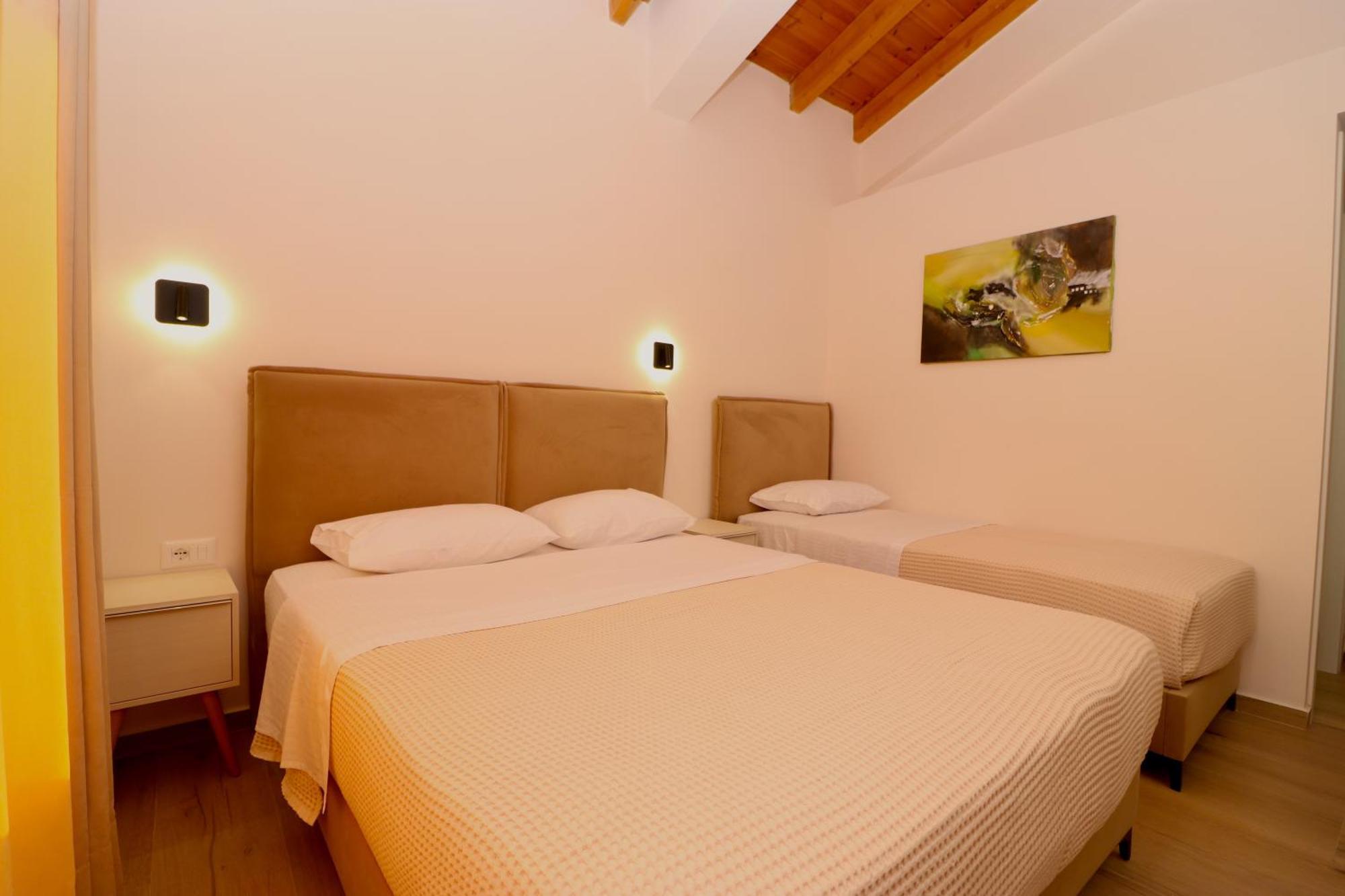 Fegi Rooms Himarë Extérieur photo