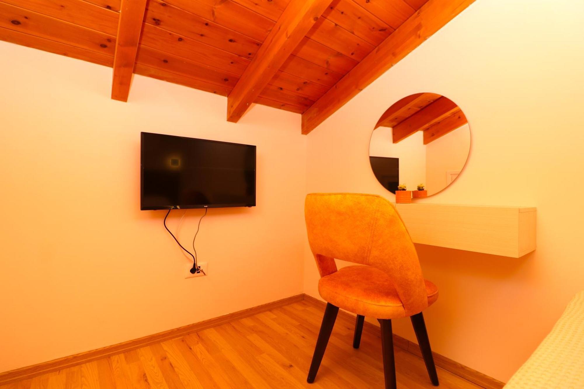 Fegi Rooms Himarë Extérieur photo