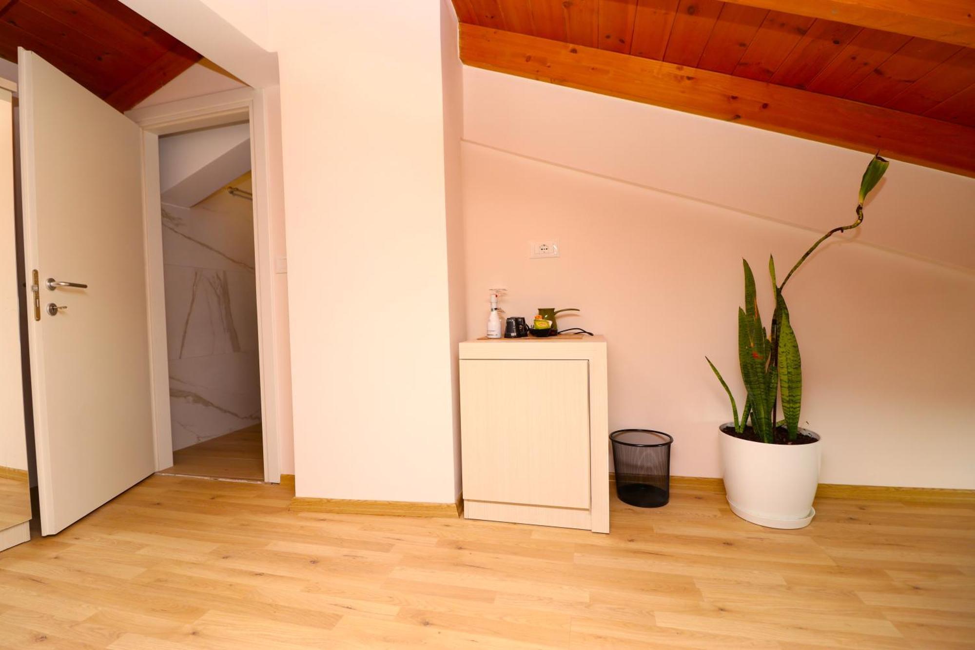 Fegi Rooms Himarë Extérieur photo
