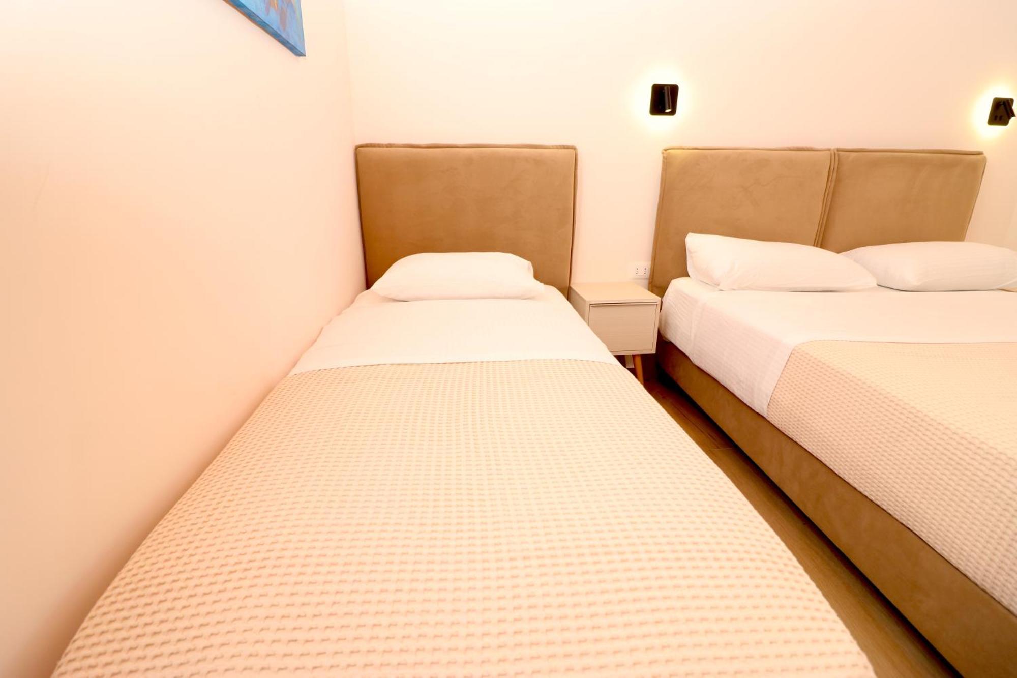 Fegi Rooms Himarë Extérieur photo