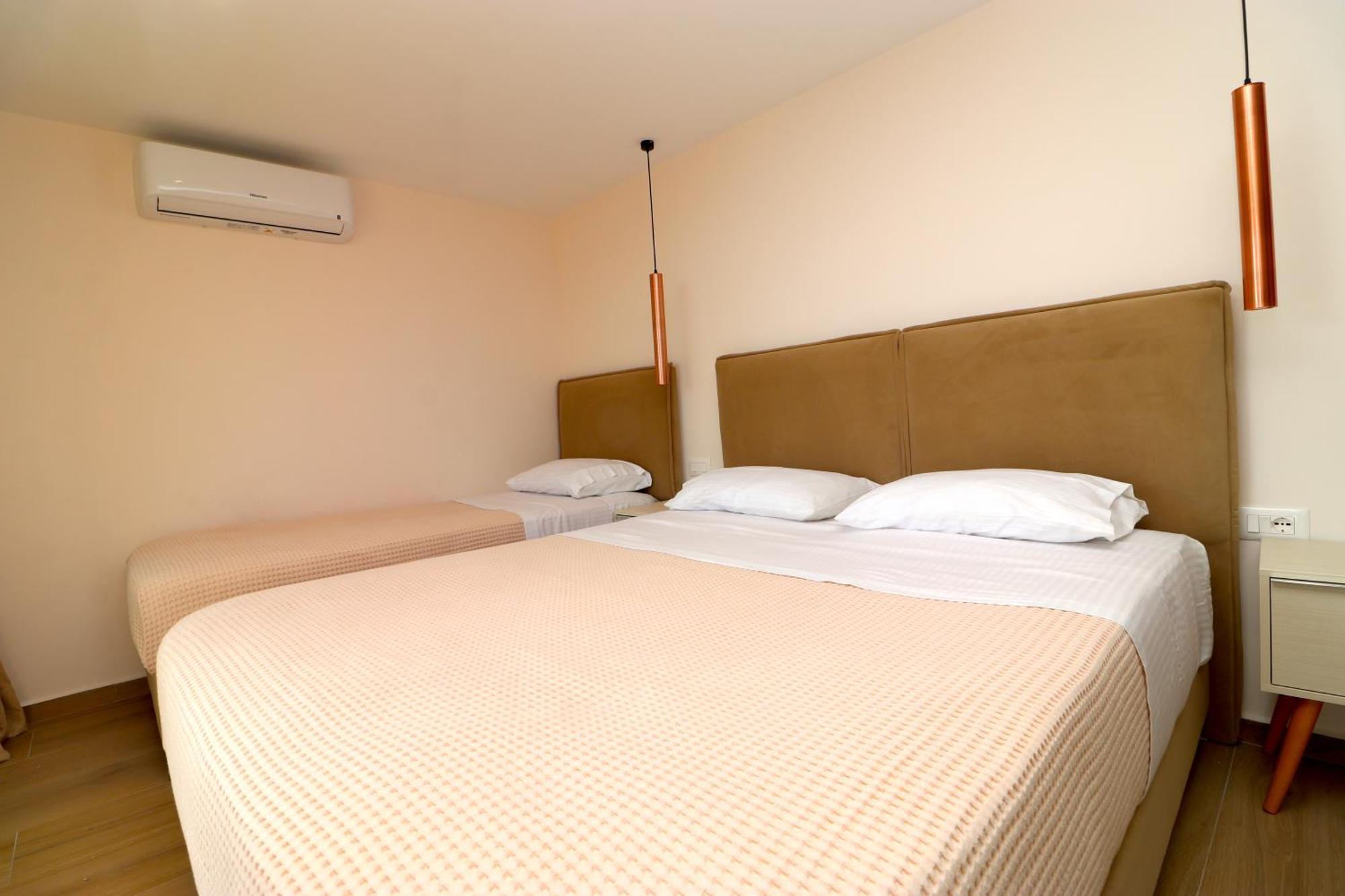 Fegi Rooms Himarë Extérieur photo