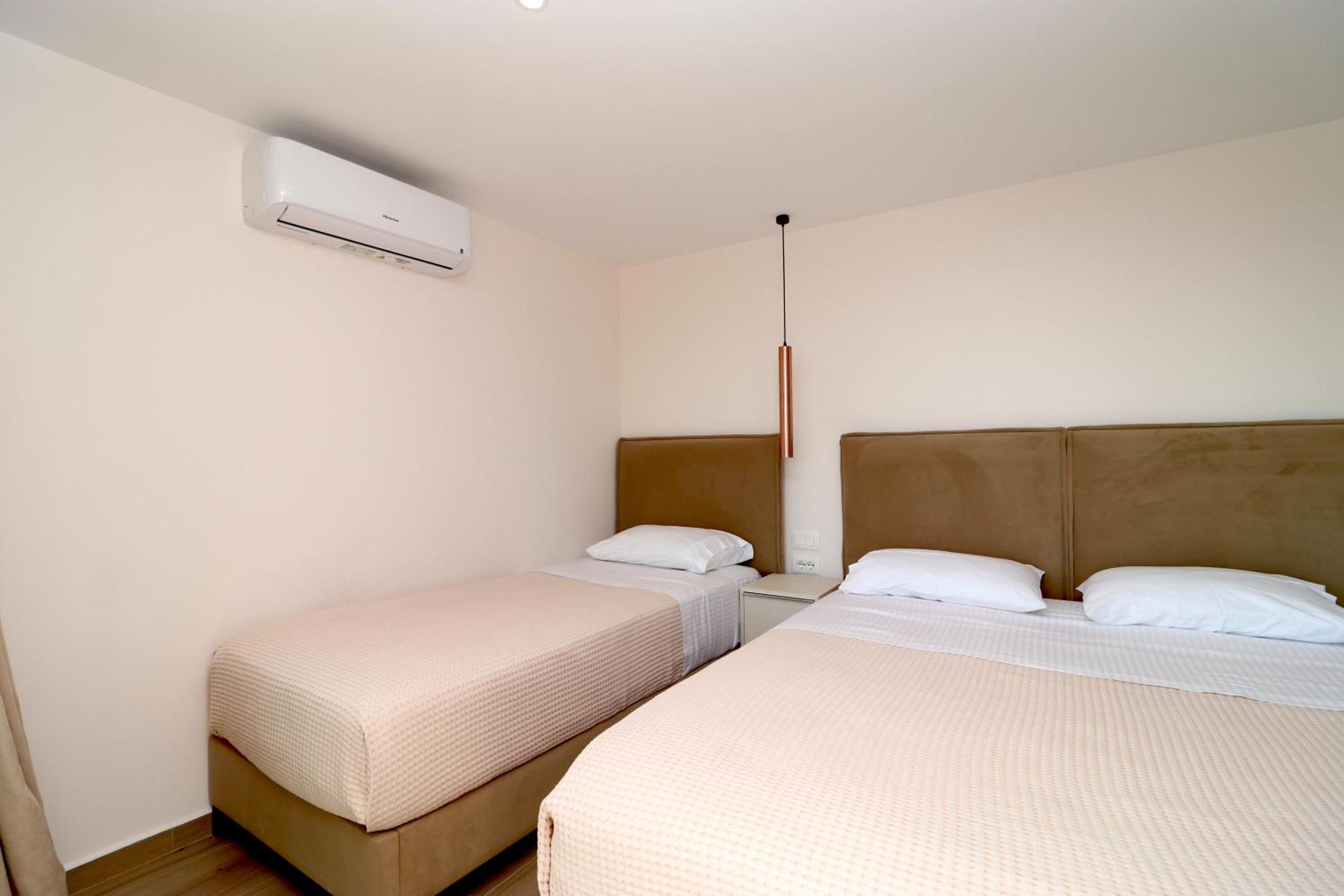Fegi Rooms Himarë Extérieur photo