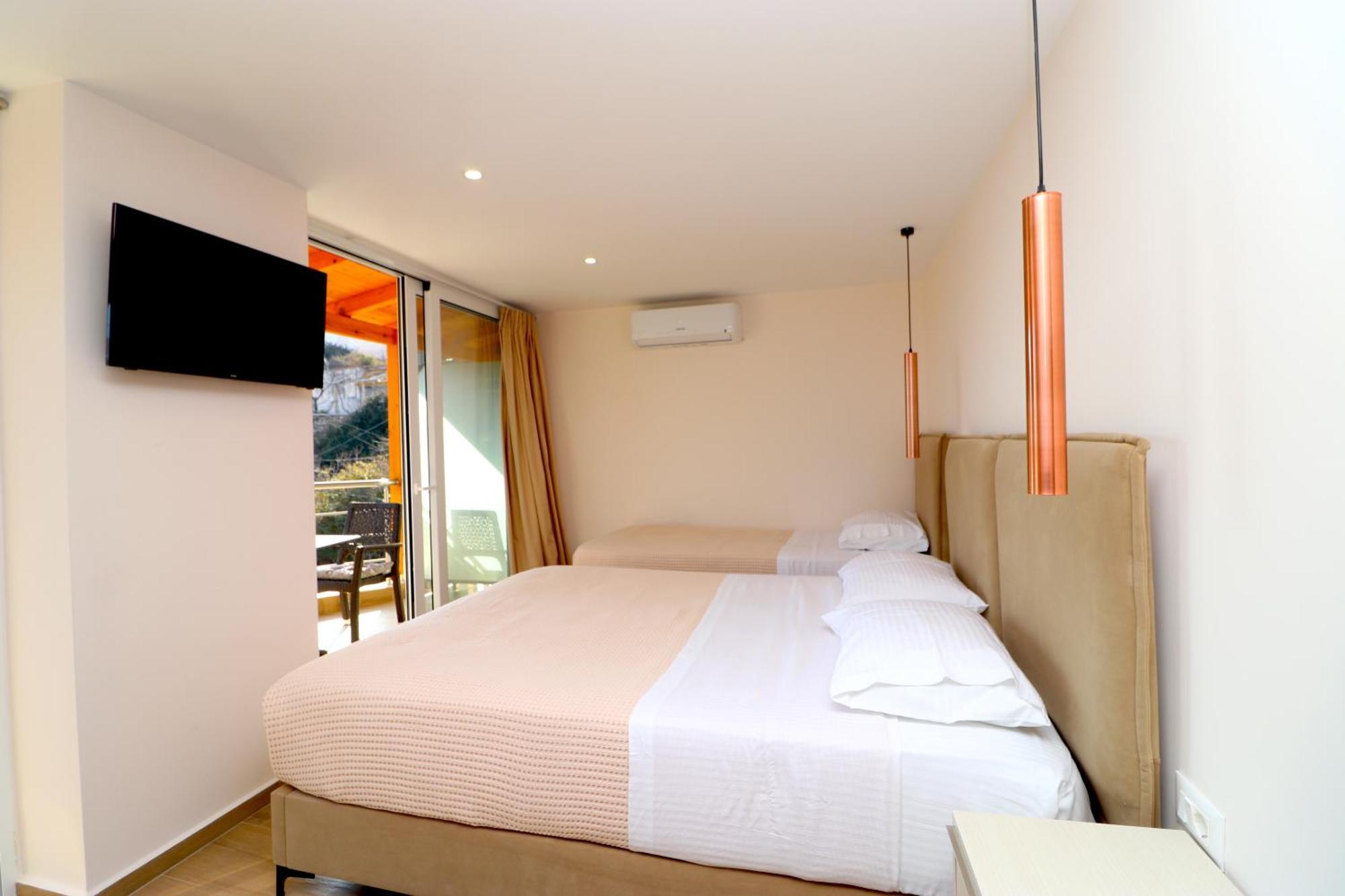 Fegi Rooms Himarë Extérieur photo